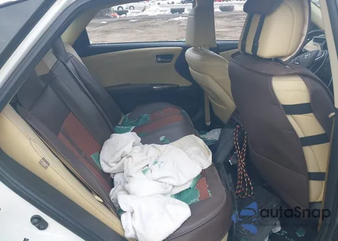 2015 Toyota Avalon z USA, uszkodzony, nr VIN UT1BK1EB9FU192230